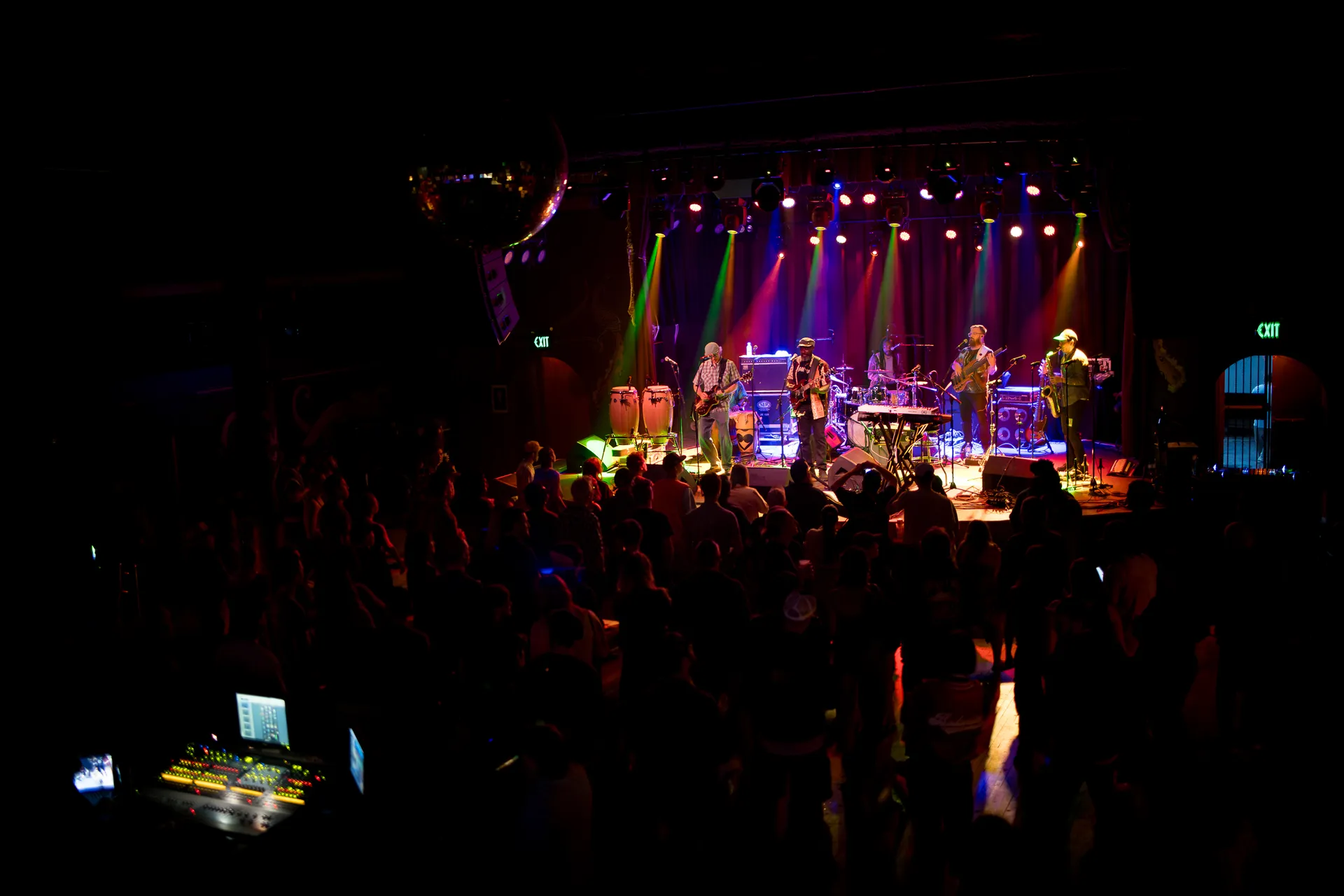 Selasee and the Fafa Family performing live